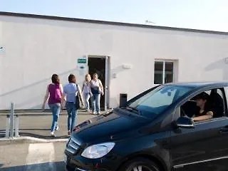 Autohotel 酒店 拉文纳